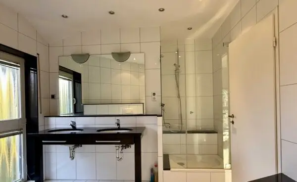 Badezimmer Ansicht I