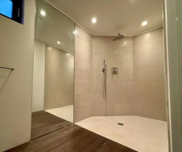 Dusche UG